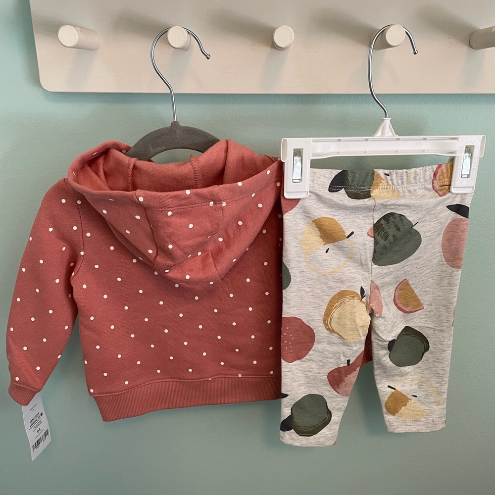 Carter’s Apple Two Piece Set - Picture 4 of 6